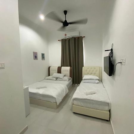 Dsinggahpcb Guest House Kota Bharu Buitenkant foto