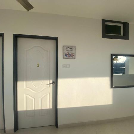Dsinggahpcb Guest House Kota Bharu Buitenkant foto