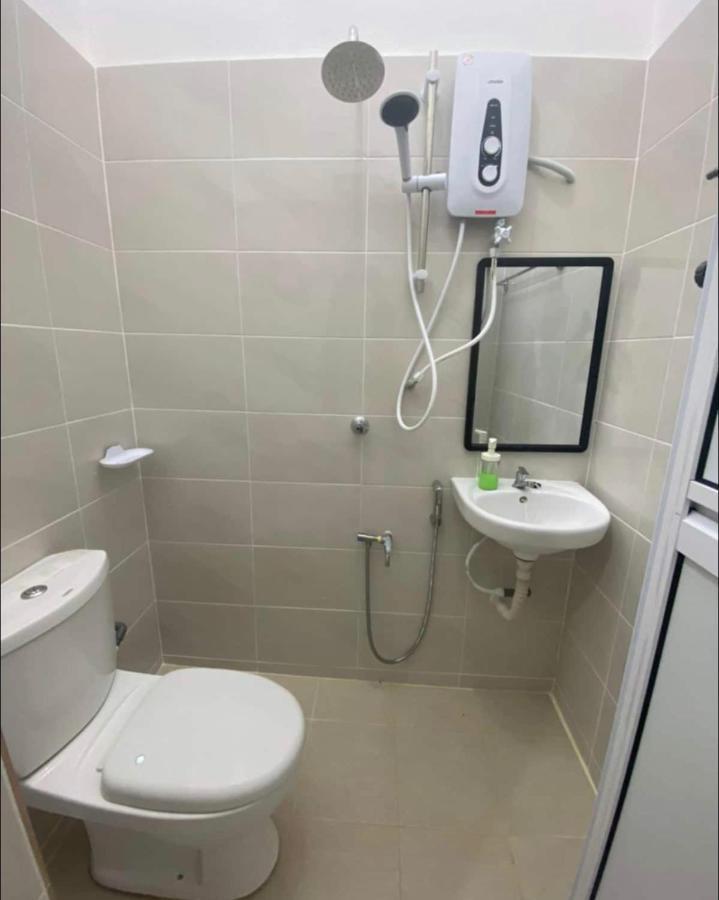 Dsinggahpcb Guest House Kota Bharu Buitenkant foto